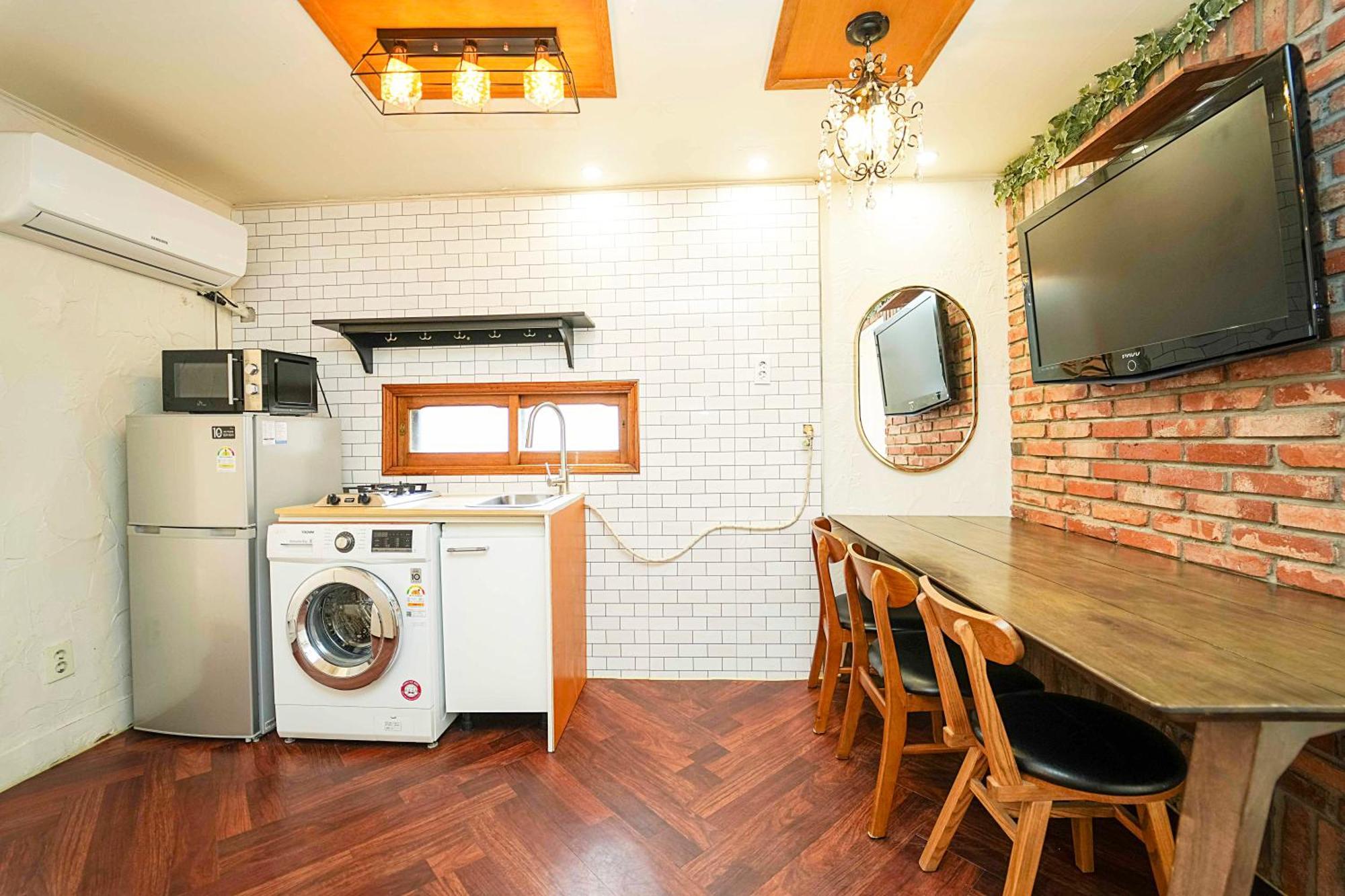 Apartemen 3-gu&anne House Hongdae 6room & 4bath House Seoul