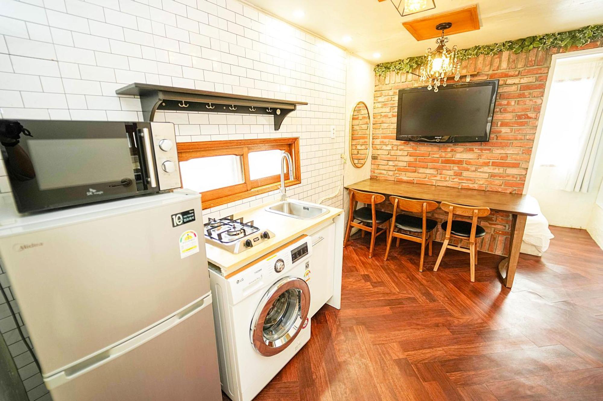 3-gu&anne House Hongdae 6room & 4bath House Apartemen Seoul
