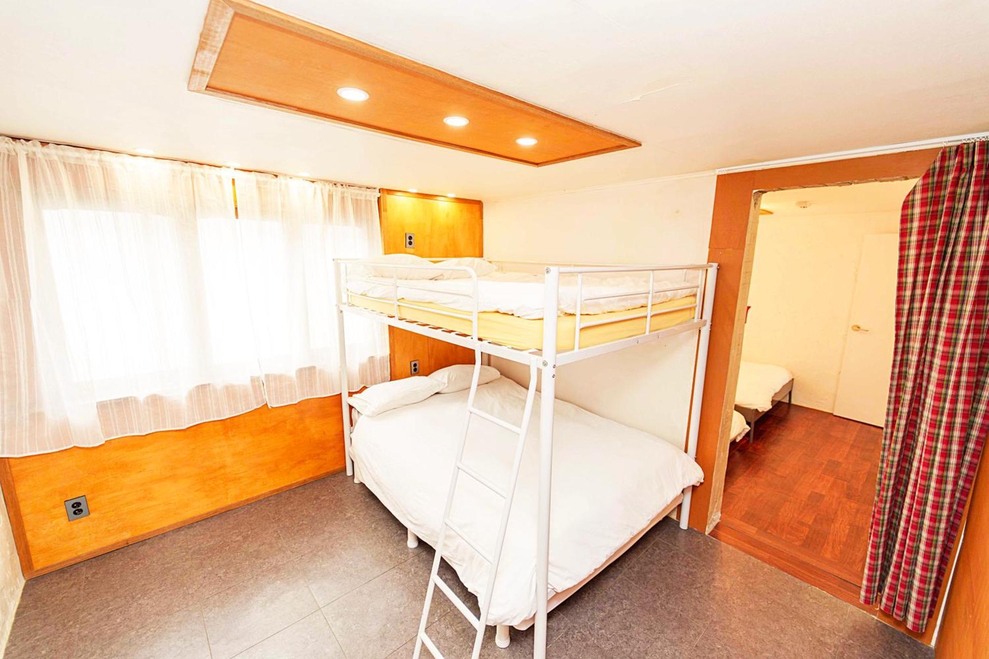 Apartemen 3-gu&anne House Hongdae 6room & 4bath House Seoul