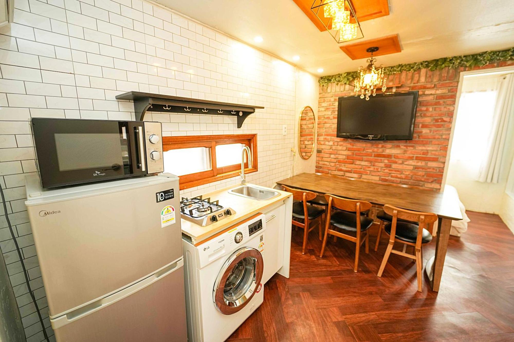 3-gu&anne House Hongdae 6room & 4bath House Apartemen